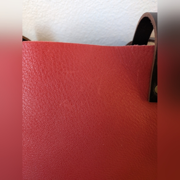 Portland Leather Sugar Medium Classic Tote - Picture 4 of 6